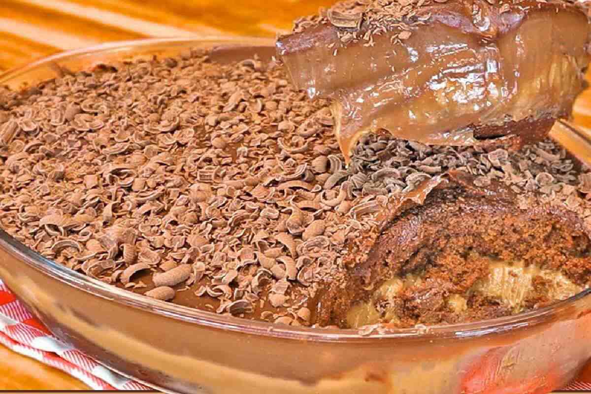 Bolo pão de mel na travessa super fofo e cremoso
