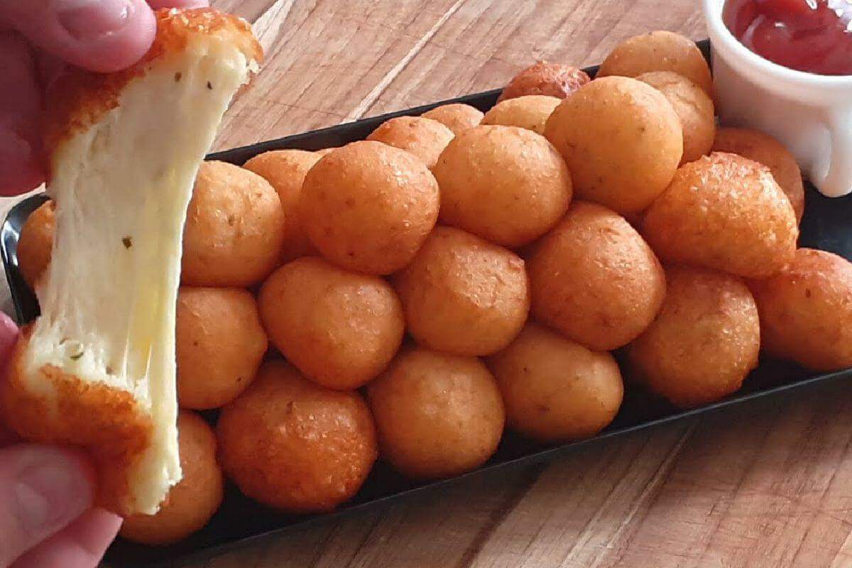 Bolinha de queijo sem massa e sem glúten impossível comer uma só