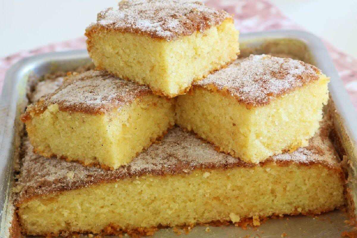Bolo 5 xícaras simples que desmancha na boca na hora do café
