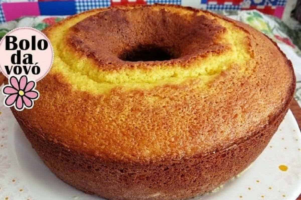 Bolo caipira da vovó delicioso para o café da manhã ou da tarde