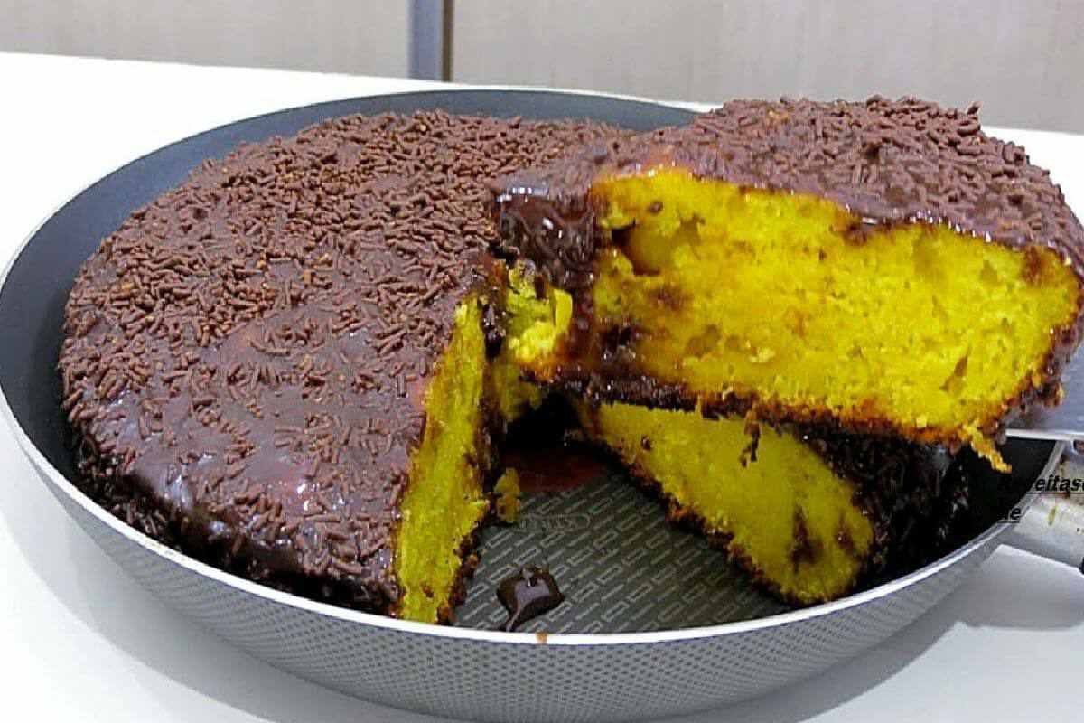 Veja que dá para fazer um bolo de cenoura na frigideira em poucos minutos