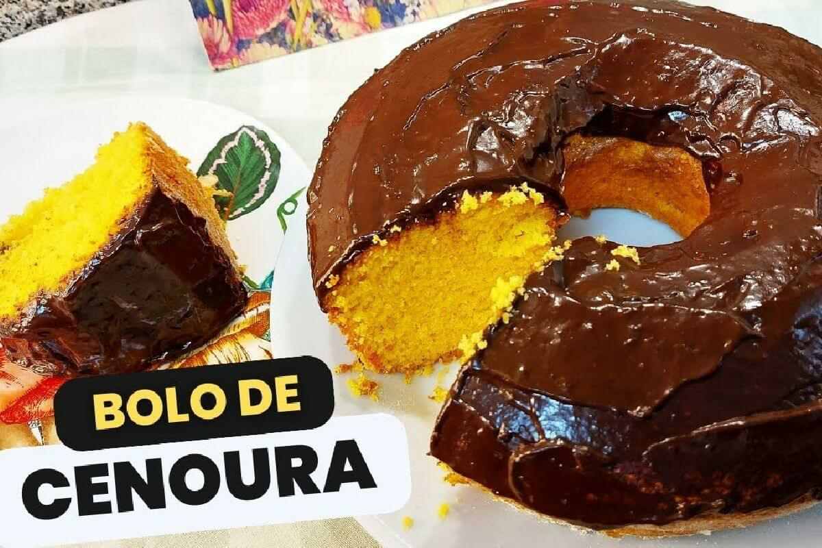 Bolo de cenoura com cobertura de chocolate que todo mundo ama comer um pedaço