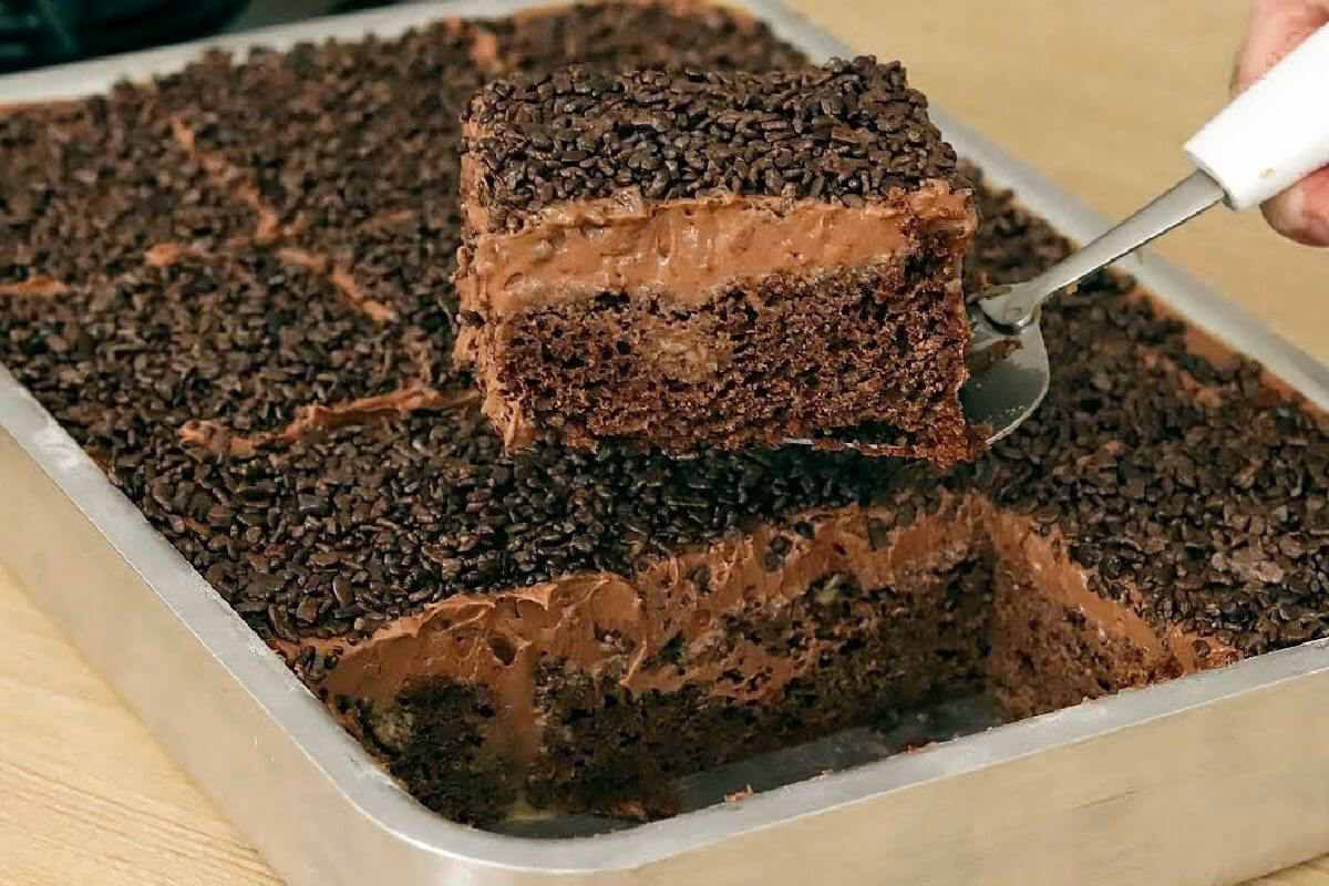 Com certeza esse bolo de chocolate de liquidificador vai conquistar você e sua família