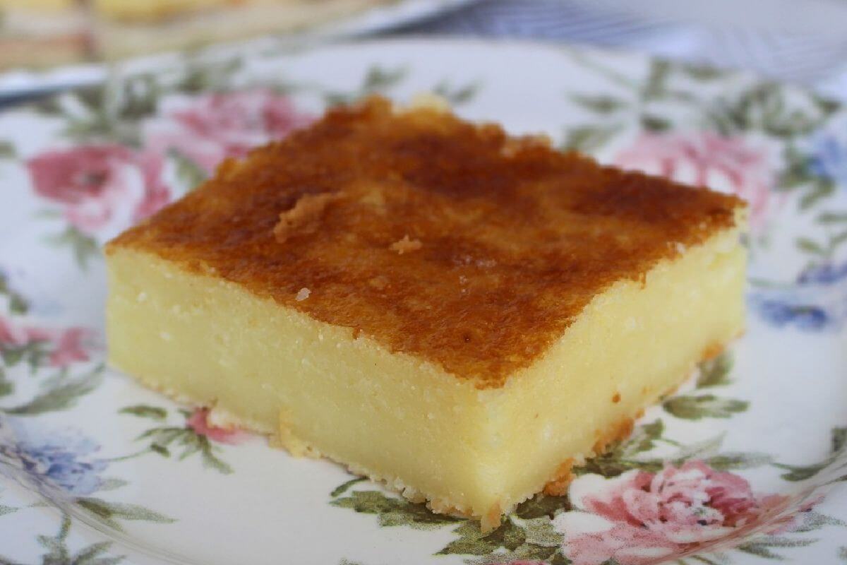 Bolo cremoso de queijo e coco delicioso agora é só preparar o cafezinho