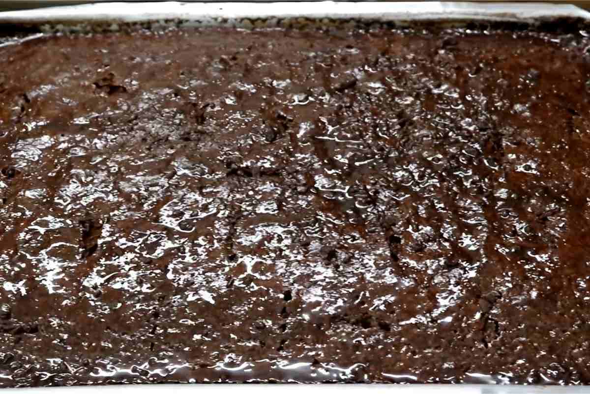 Bolo de chocolate daqueles mais simples de preparar mas bem fofinho e gostoso
