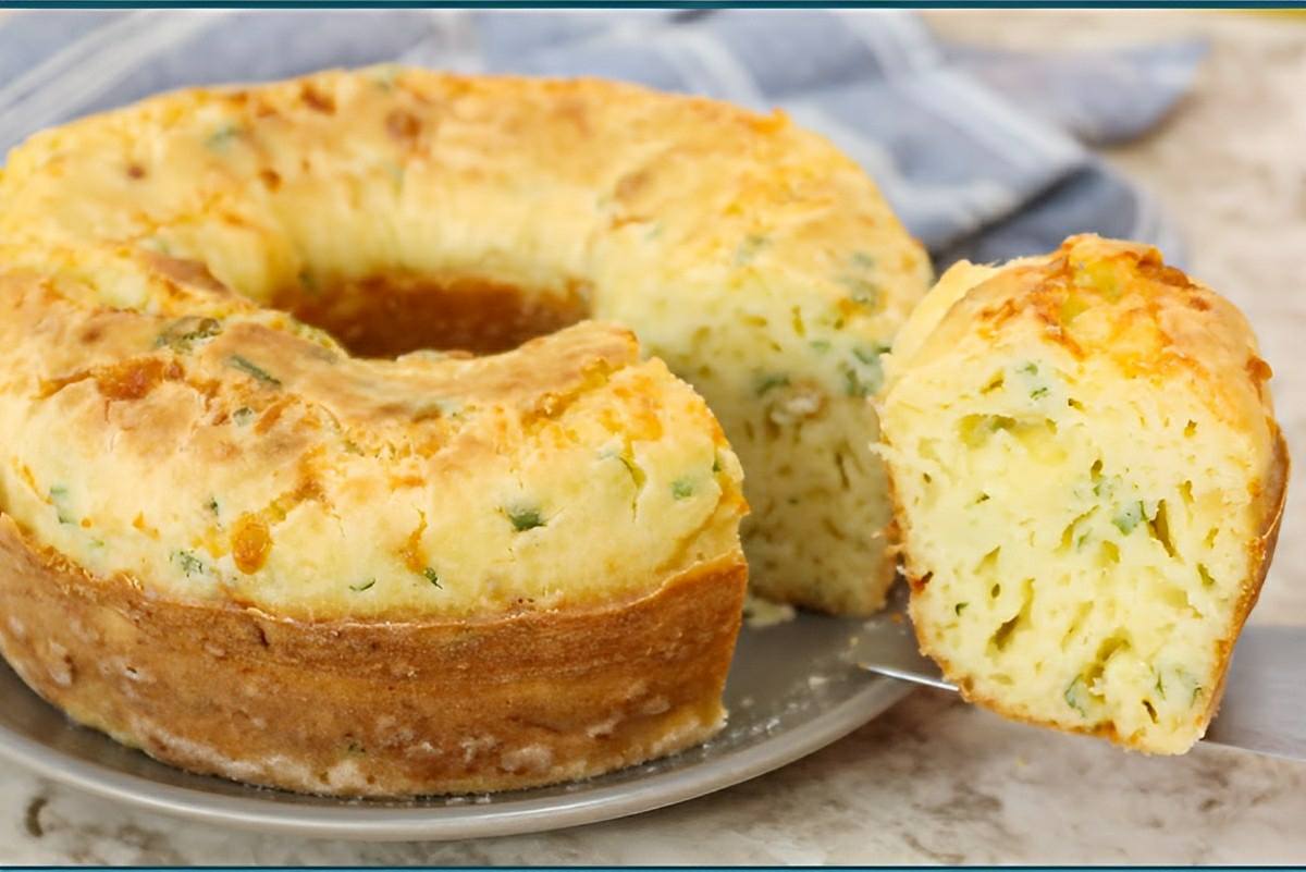 Bolo de queijo fofinho e delicioso para o lanche da tarde