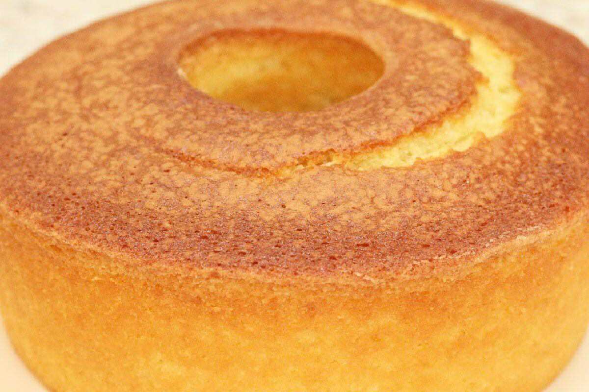 Esse bolo de iogurte tem um toque todo especial e você precisa experimentar