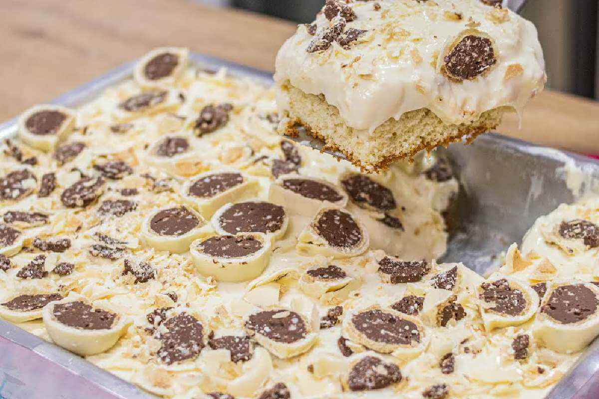 Bolo gelado de ouro branco que é de comer lambuzando os dedos