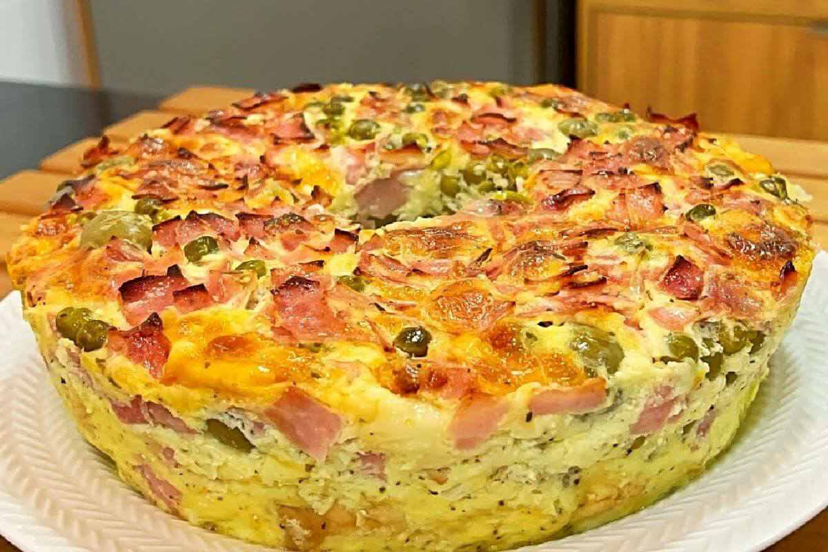 Bolo salgado bem recheado e super saboroso para substituir o jantar