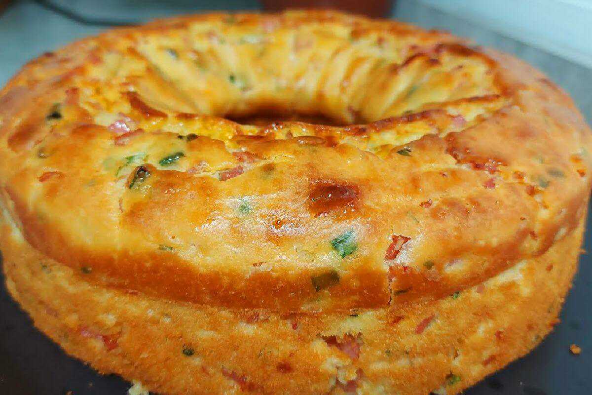 Bolo salgado com batata na massa que fica uma verdadeira delícia