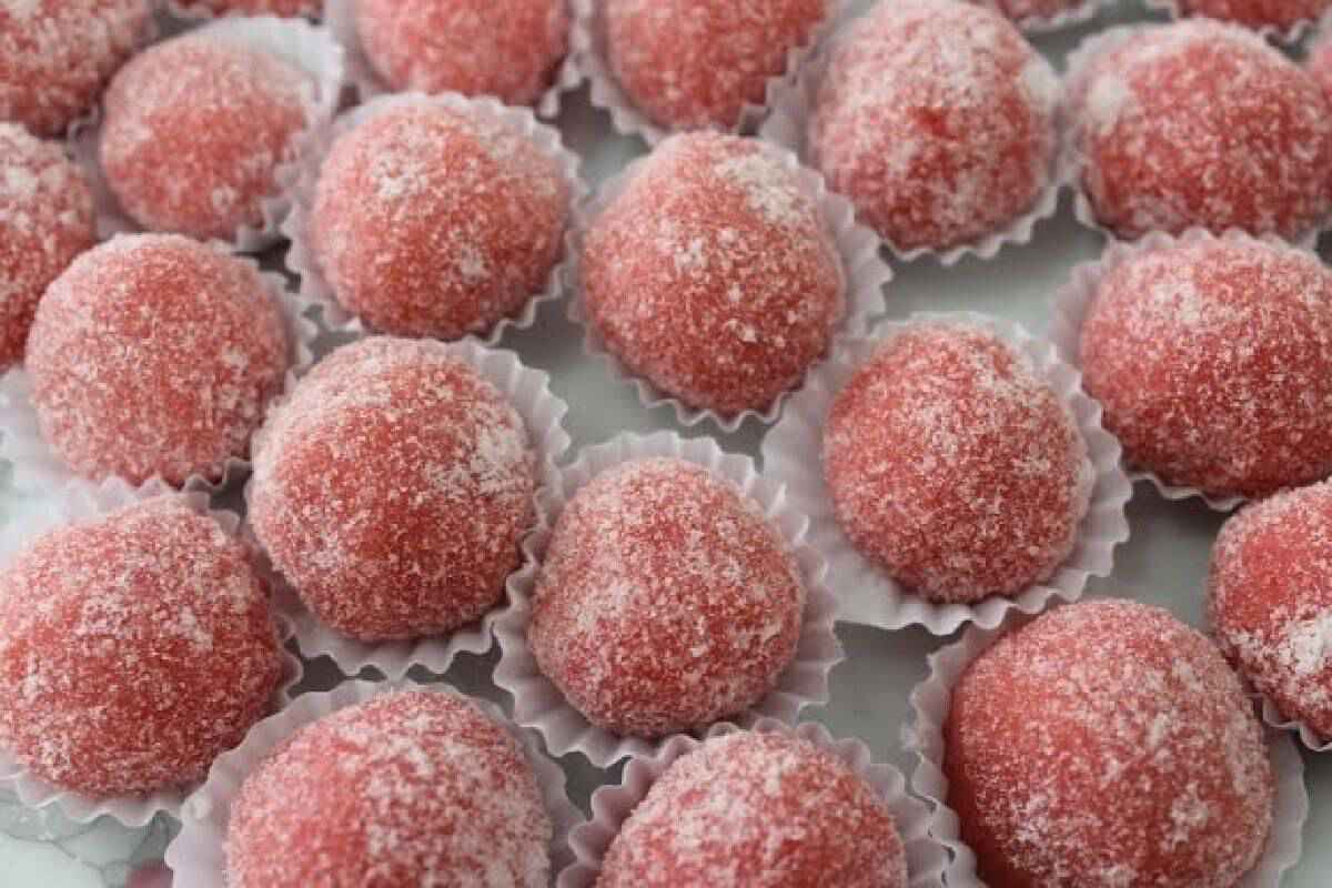 Docinho bicho de pé: um brigadeiro de morango delicioso e fácil de fazer