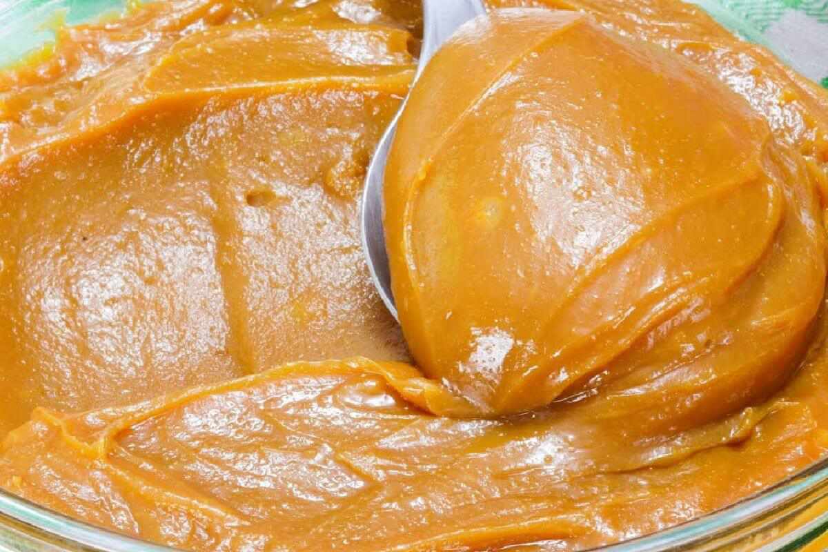 Doce de leite cremoso feito em poucos minutos sem precisar de panela de pressão