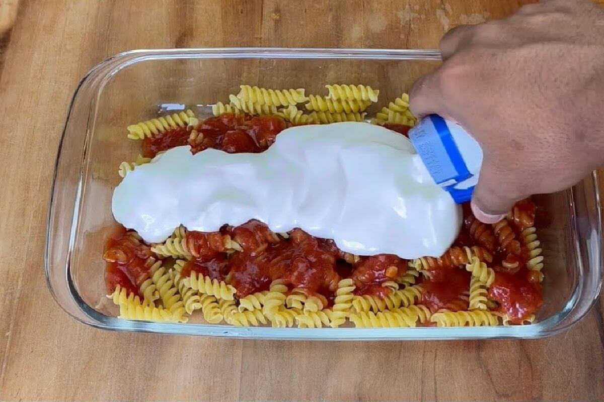 Macarrão de preguiçoso que fica pronto sem sujar as panelas e o fogão