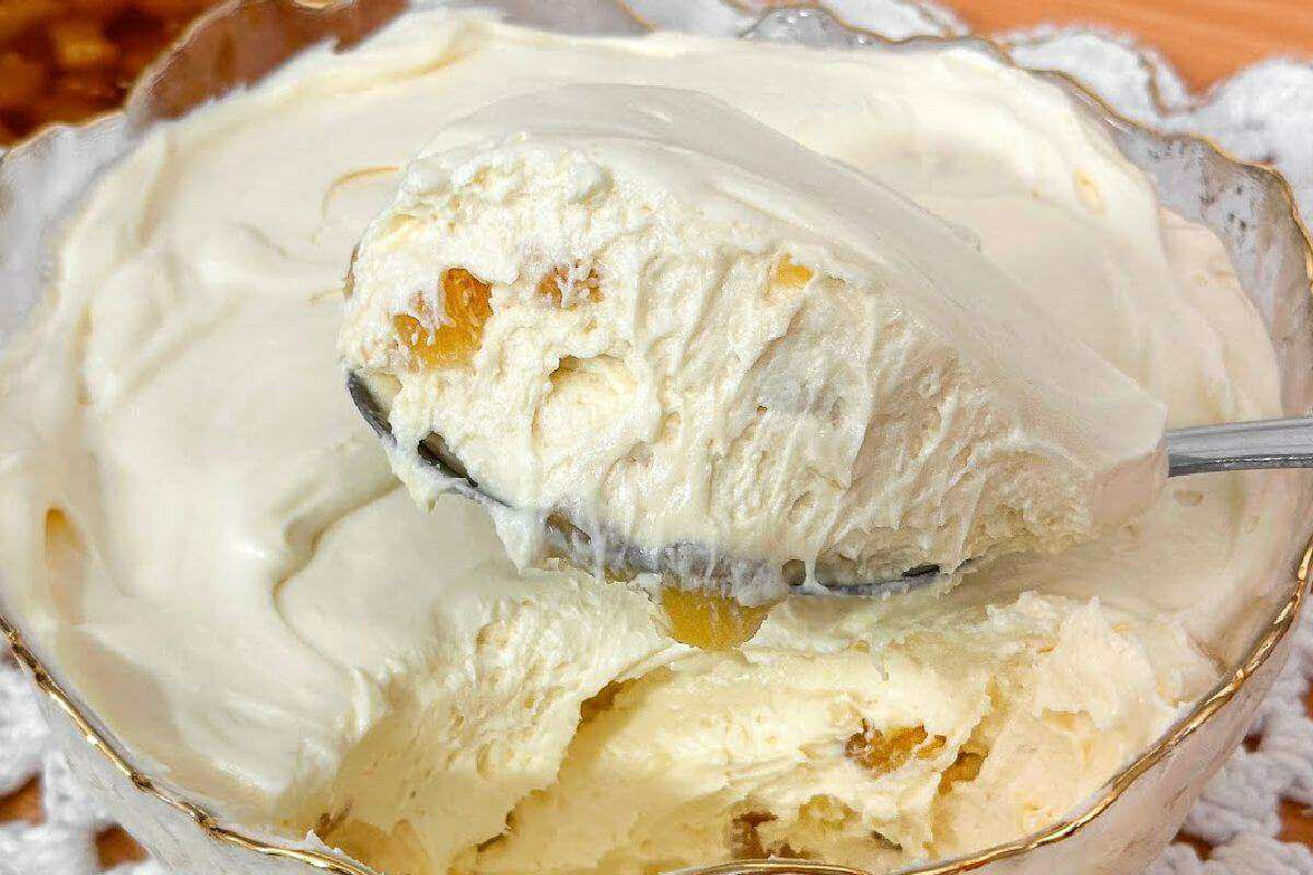 Depois que esse mousse de abacaxi ficar pronto na sua casa não vai sobrar nada