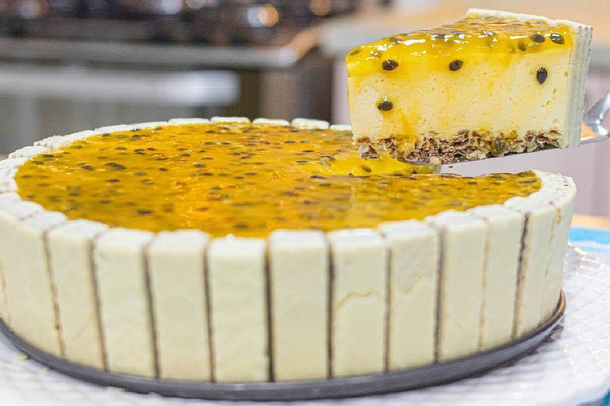 Mousse de maracujá com bis uma sobremesa tão gostosa que conquista todo mundo