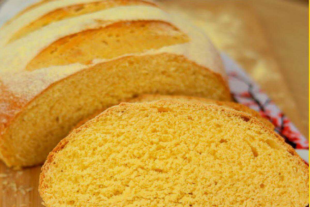 Pão de fubá perfeito para comer quentinho com aquela manteiga derretendo