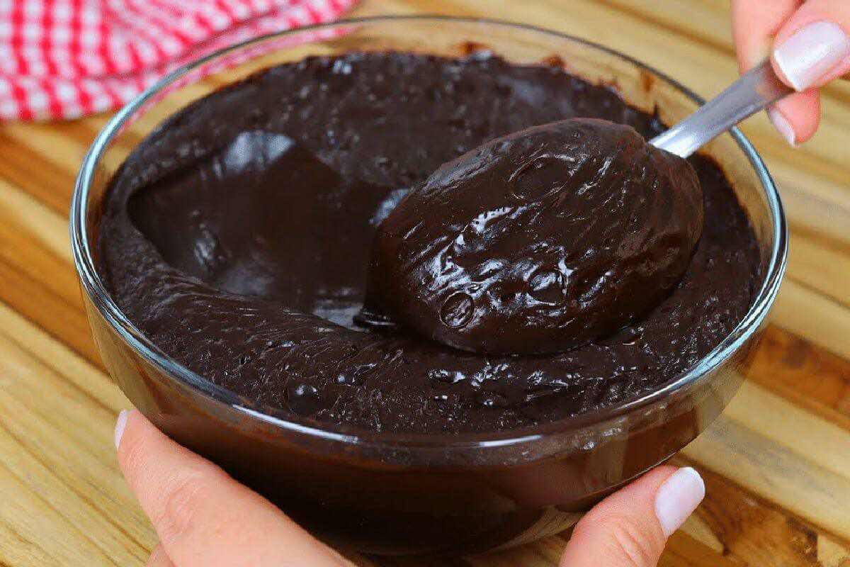 Veja qual é o melhor jeito para fazer recheio de chocolate para bolos
