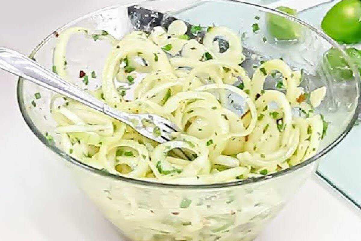 Você não imagina como uma simples salada de cebola fica tão gostosa