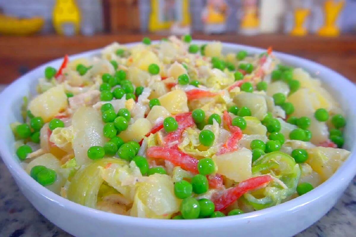 Fiz essa salada refrescante para a entrada e toda a família adorou