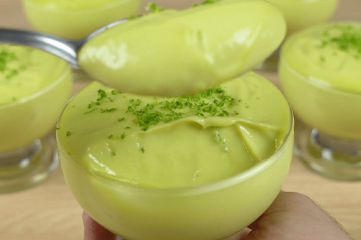 Sobremesa de abacate com uma textura incrível e apenas 4 ingredientes