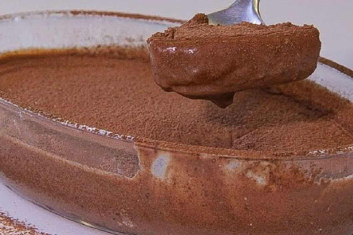 Sobremesa de chocolate mega cremosa com apenas 3 ingredientes