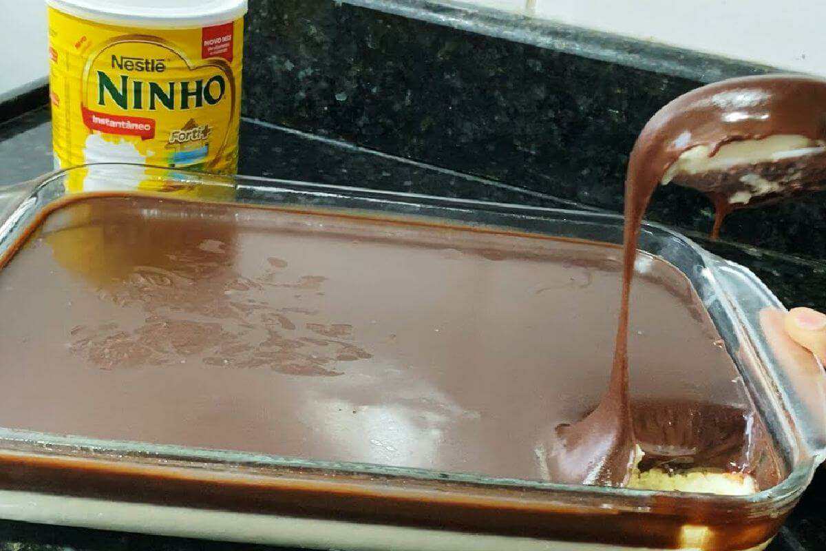 Sobremesa de chocolate com leite ninho para comer bem geladinha