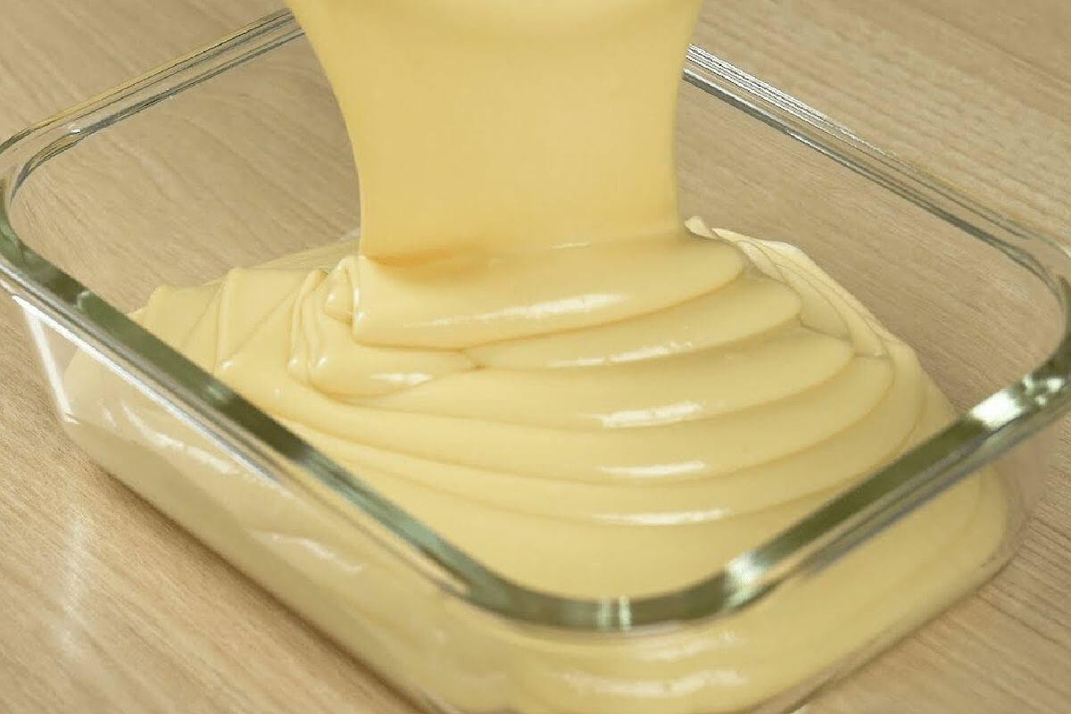 Sobremesa cremosa super rápida de fazer que fica uma maravilha para comer geladinha