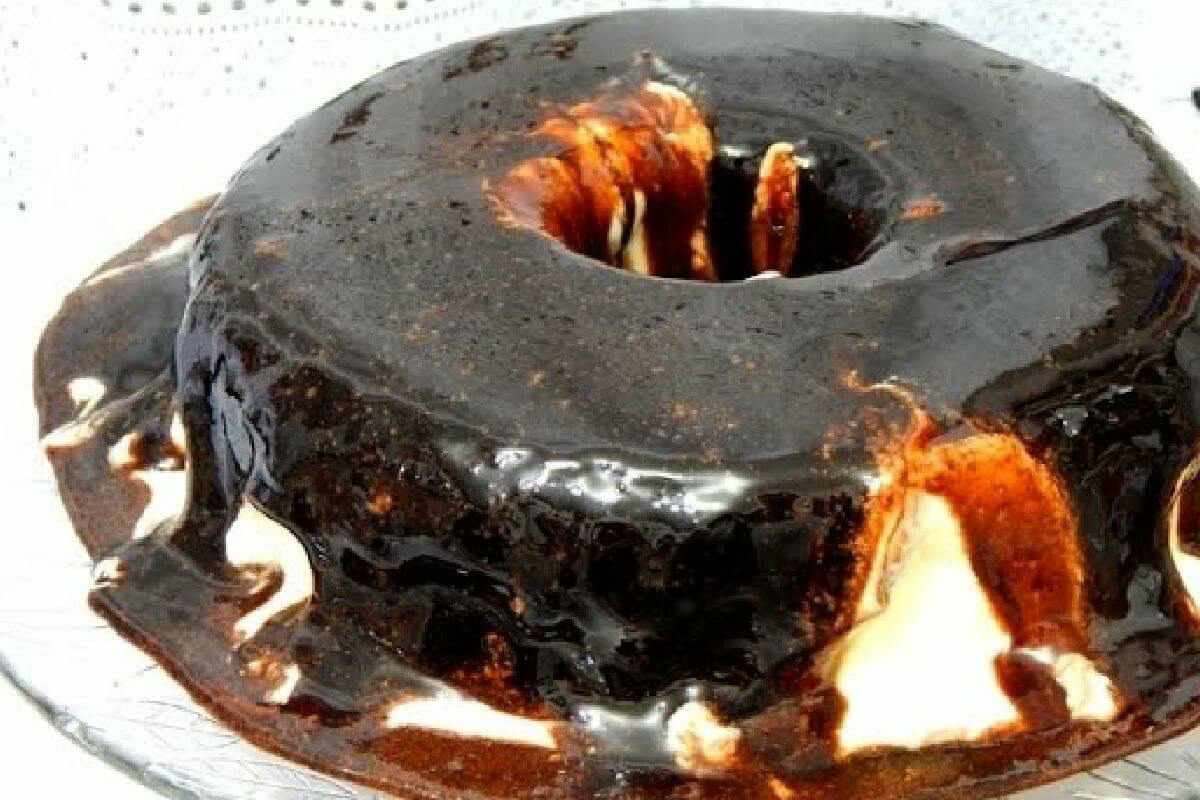 Torta de sorvete bem cremosa ótima para comer bem geladinha nos dias quentes