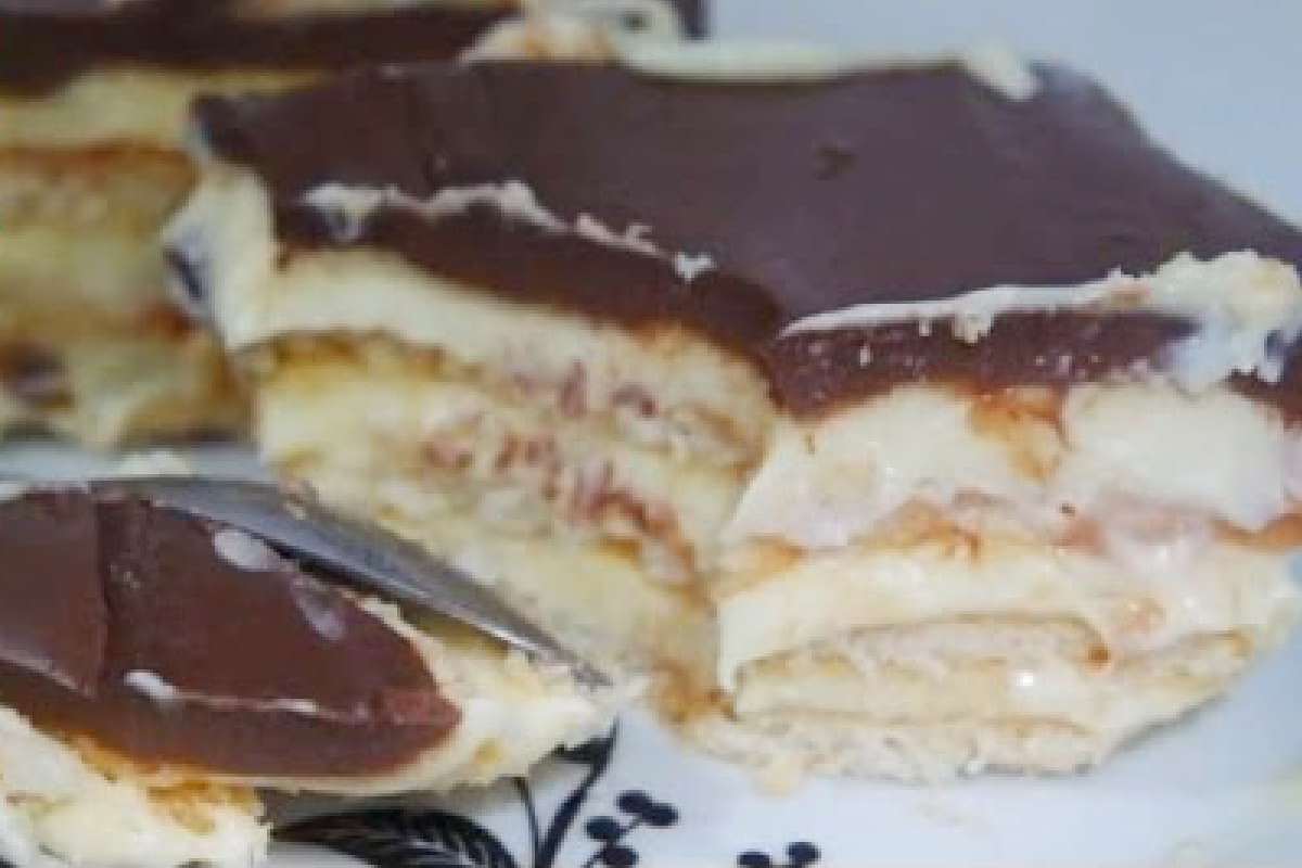 Procurando uma sobremesa para Páscoa? Que tal esse pavê de creme com chocolate maravilhoso