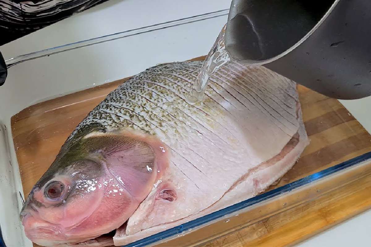 Receita de peixe assado para semana santa que fica uma delícia