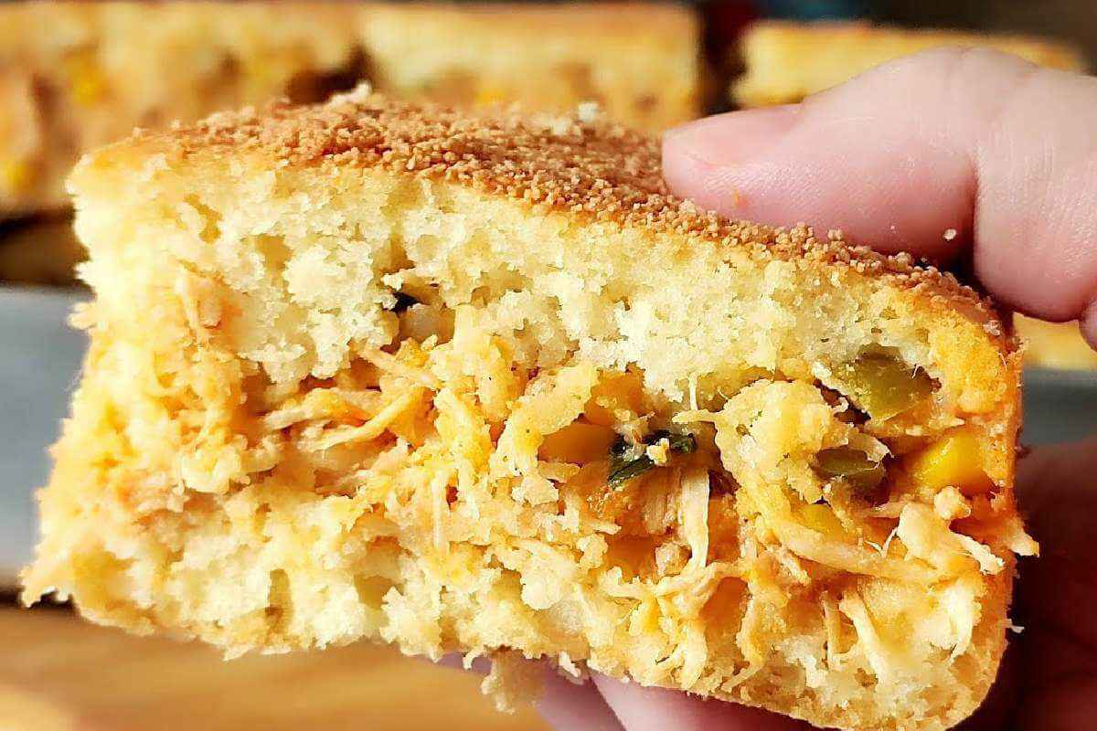 Torta de frango deliciosa com massa tão fofinha que desmancha na boca