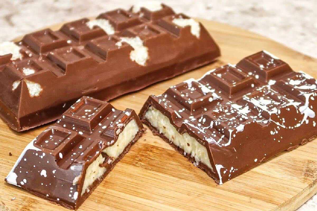 Barra de chocolate recheada para fazer a alegria de todo mundo nessa páscoa