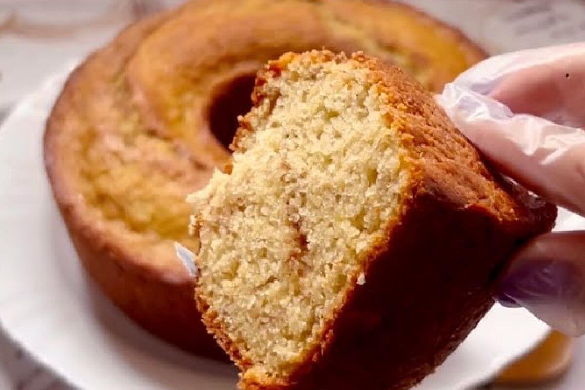 Bolo de banana bem simples de fazer que fica uma delícia para o lanche da tarde