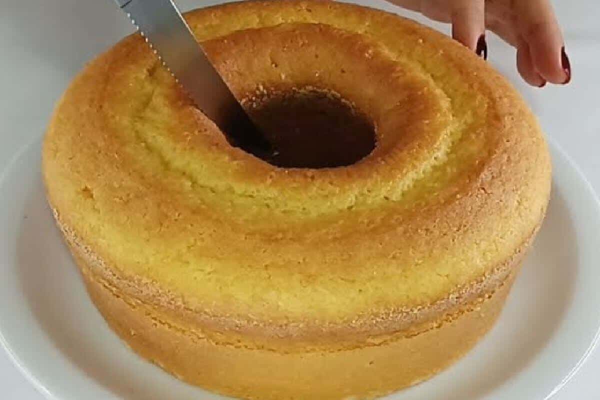 Bolo de fubá sem farinha de trigo agora é só fazer o café e chamar todo mundo