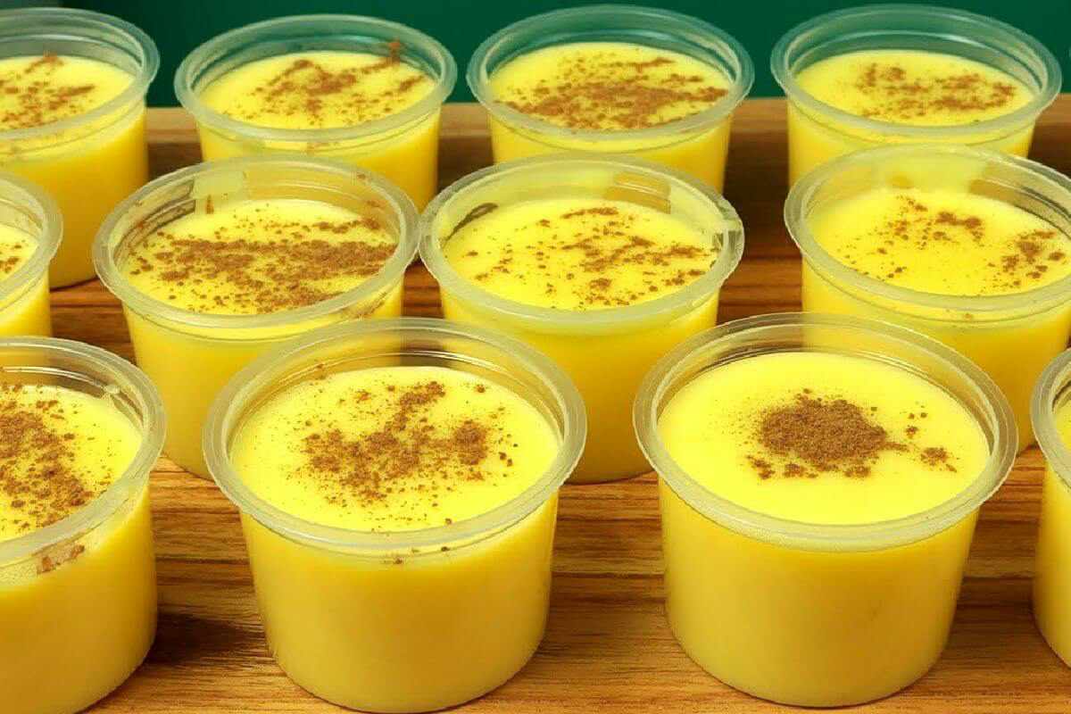 Curau de milho no potinho muito gostoso e bem cremosinho