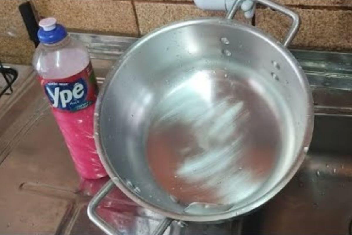 Detergente caseiro super potente que vai limpar e dar brilho em suas panelas