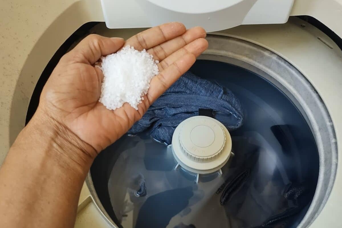 Depois que aprendi essa dica para lavar roupas me perguntei porque não fiz isso antes