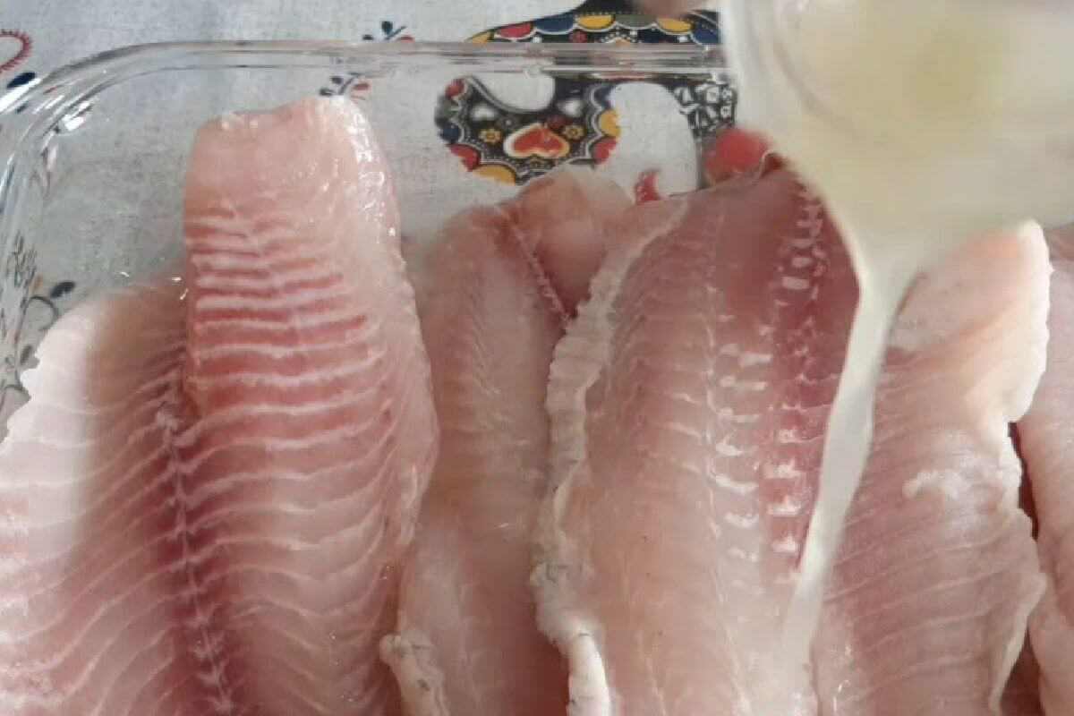 Veja como preparar e temperar um filé de tilápia assado no forno para sexta-feira santa