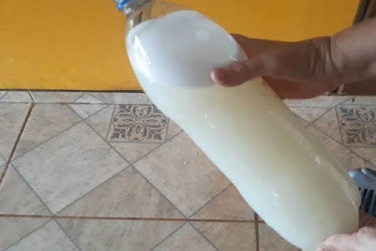 Limpa pisos caseiro que rende bastante e dá para usar a semana toda