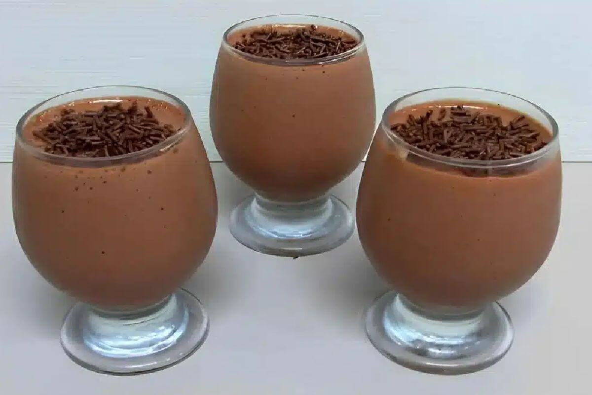 Mousse de chocolate feito com nescau rende bastante e fica uma maravilha