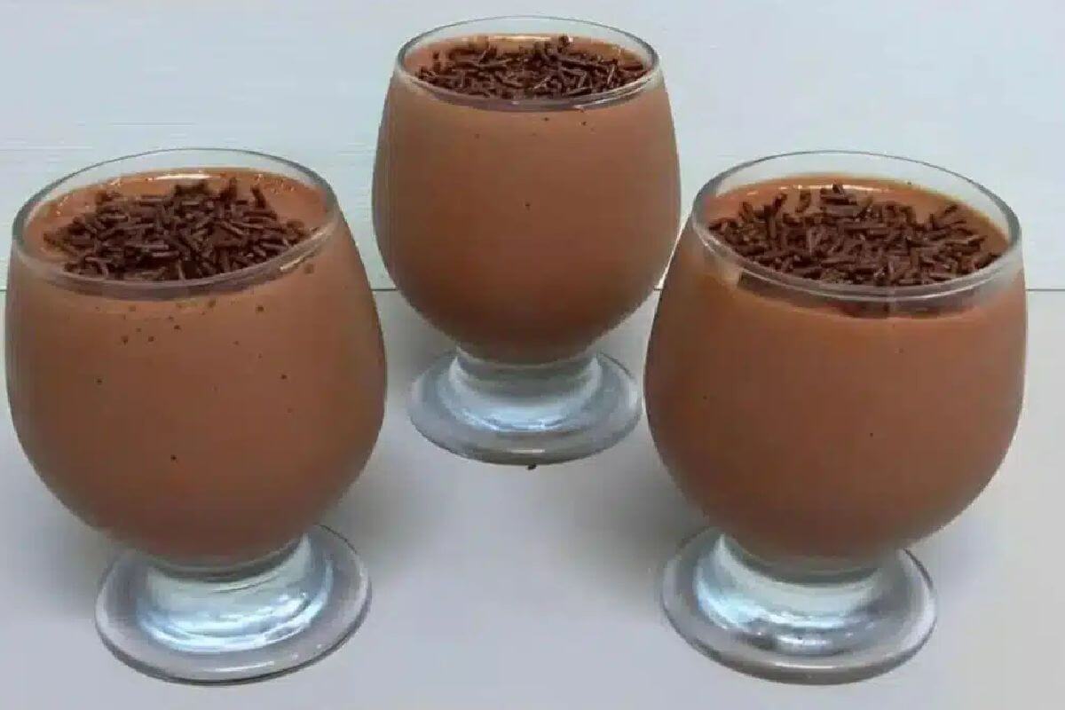 Mousse de chocolate perfeito feito com nescau que rende bastante e fica uma delícia
