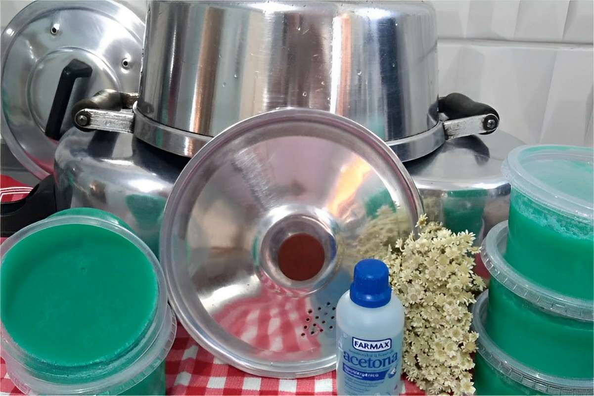 Pasta brilha alumínio perfeita que deixa tudo parecendo um espelho na sua pia