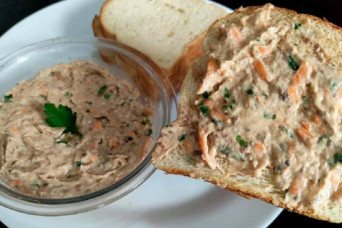 Patê de sardinha perfeito para servir com torradas como entrada do seu jantar especial