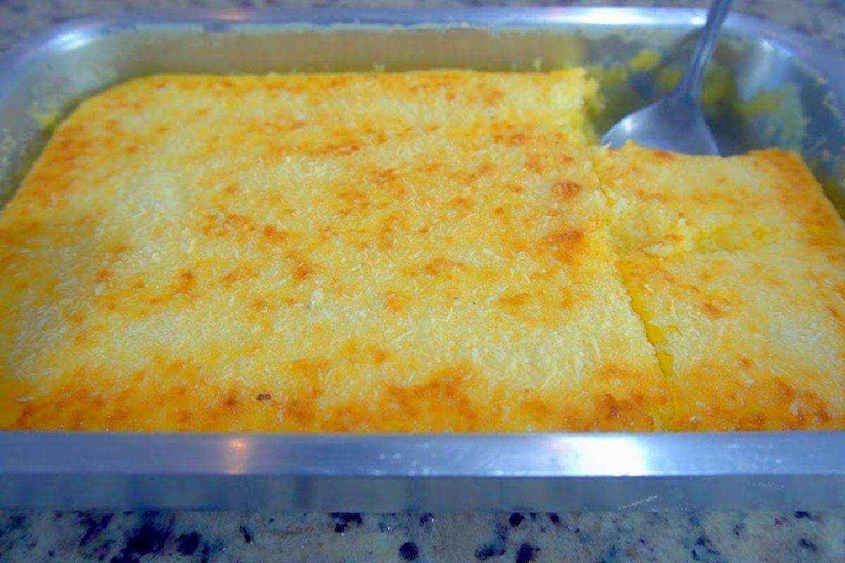 Pudim de mandioca na assadeira de bolo muito cremoso e fácil de fazer