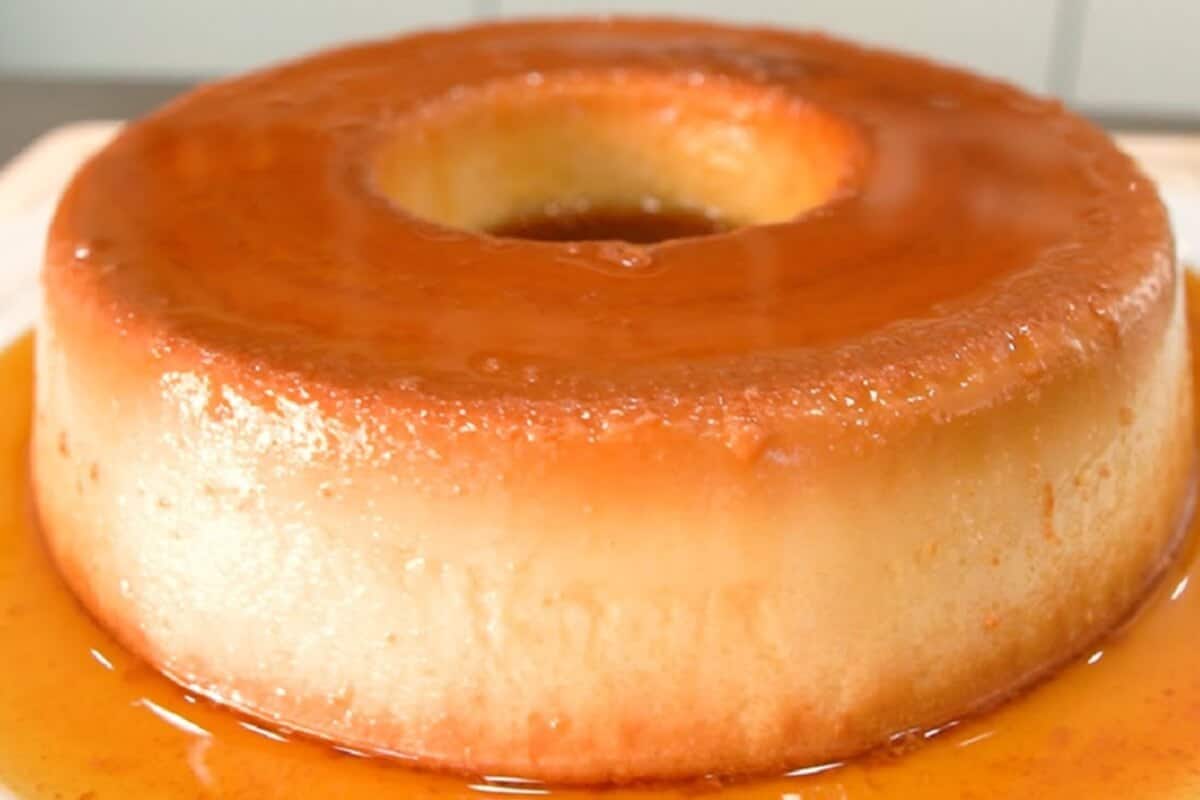 Aproveite as sobras de pão na sua casa para preparar esse pudim de pão delicioso