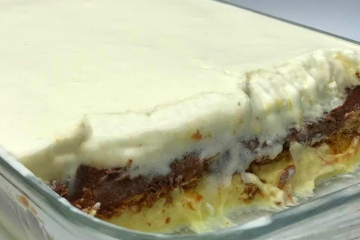 Sobremesa marido gelado feita com poucos ingredientes que é a cara da sua páscoa