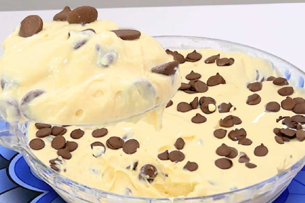 Sobremesa com tang e gotas de chocolate muito especial e fácil de fazer