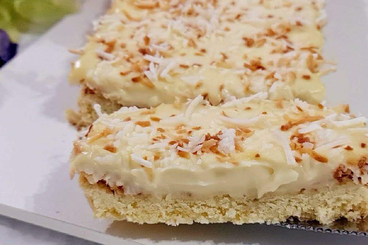Torta de coco cremosa que nem essa você vai querer fazer sempre de tão gostosa que fica
