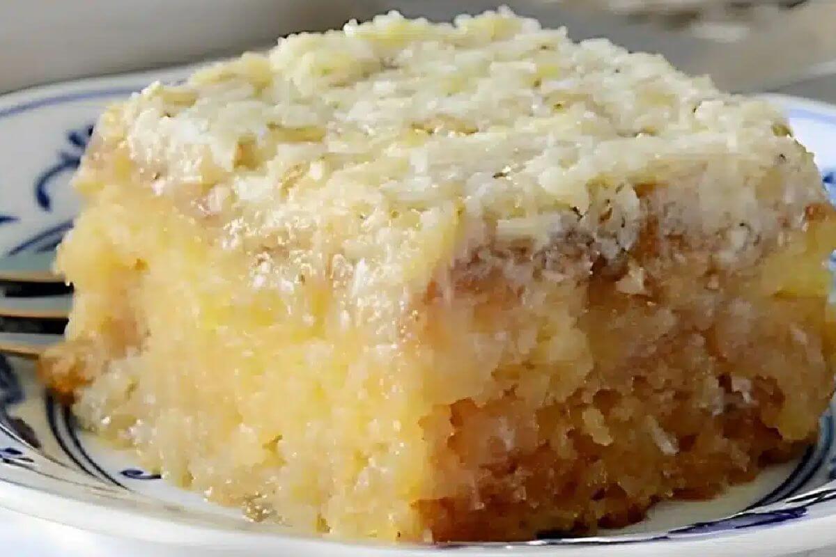Um bolo docinho do céu que desmancha na boca e não dá para comer um pedaço só