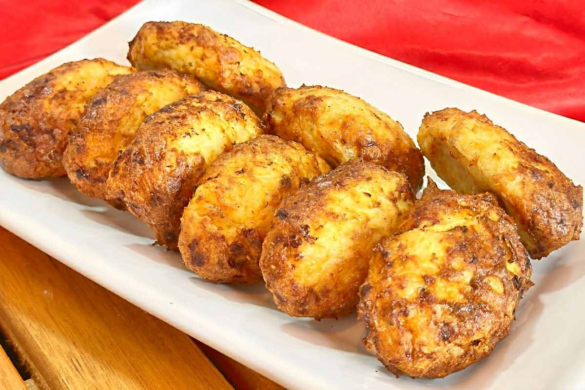 Bolinho de frango com batata muito fácil de preparar dá para fazer vários numa receita só